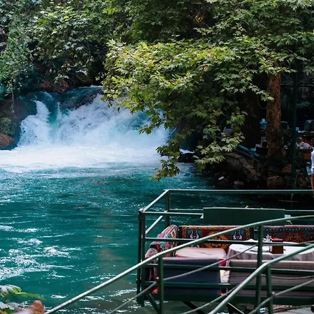 Dueden Selalesine Yakin Sik Genis Ve Rahat Daireler Antalya